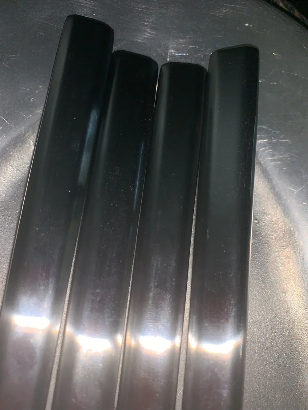 WOWOW - Wagner Ware 2 Carder's Sizzling Steak Platters + 8 new Knives = 10 pcs